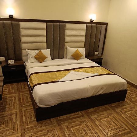 The Grand Orion Hotel Chinhat Exterior foto