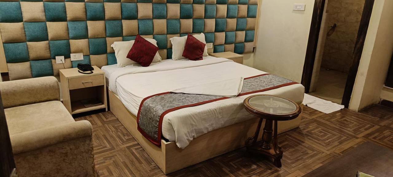 The Grand Orion Hotel Chinhat Exterior foto