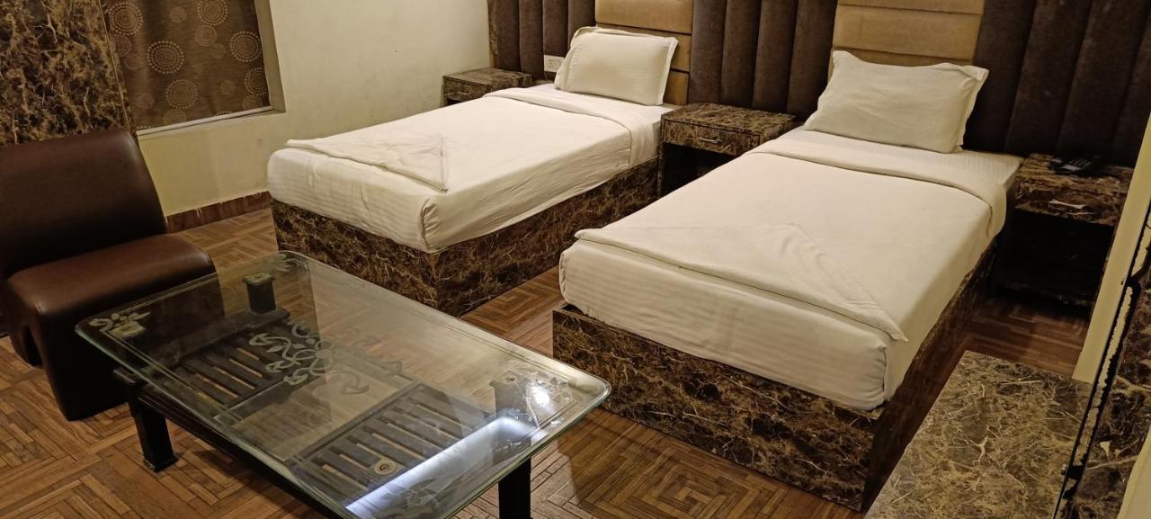 The Grand Orion Hotel Chinhat Exterior foto