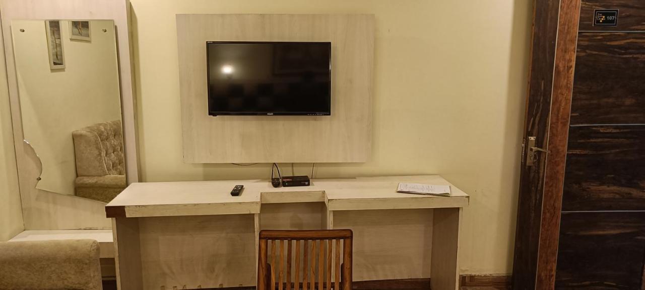 The Grand Orion Hotel Chinhat Exterior foto