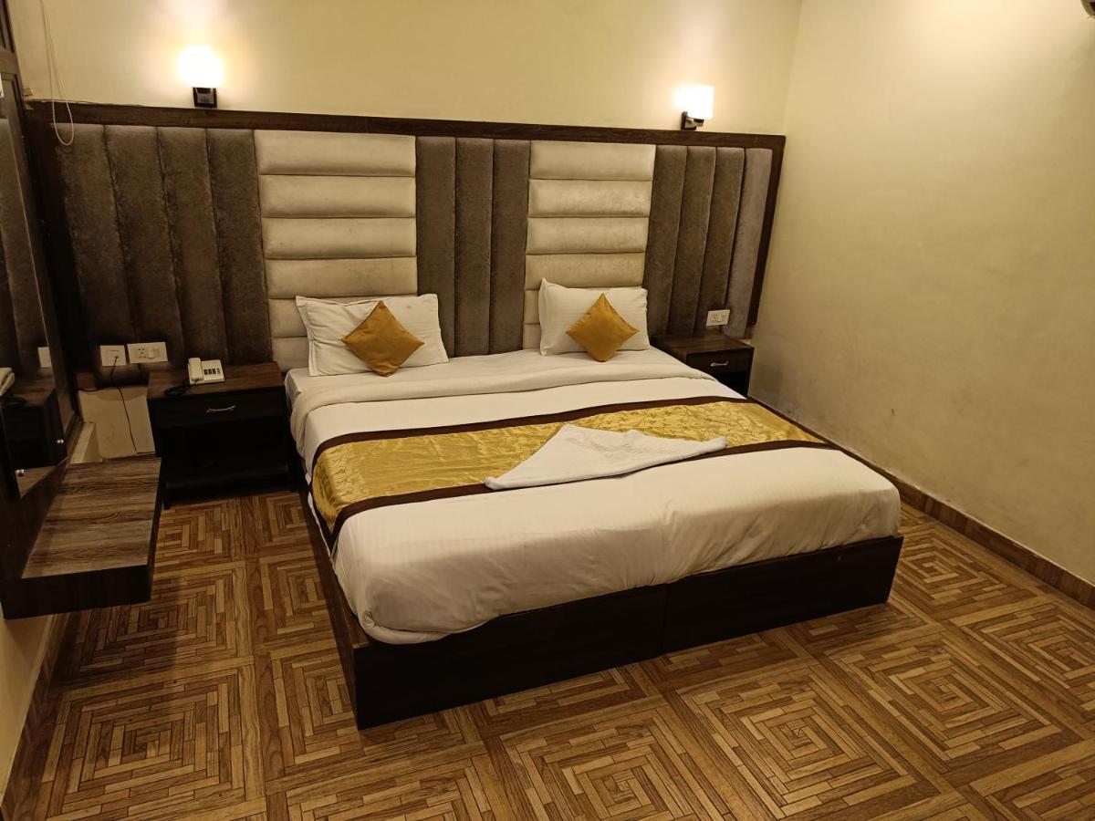 The Grand Orion Hotel Chinhat Exterior foto