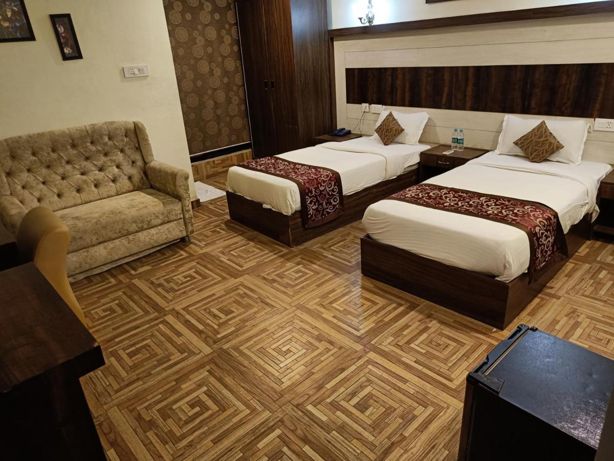 The Grand Orion Hotel Chinhat Exterior foto