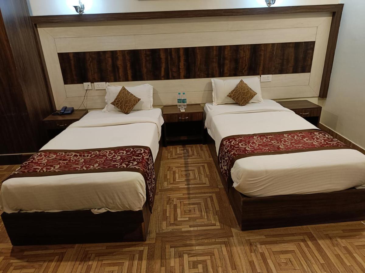 The Grand Orion Hotel Chinhat Exterior foto