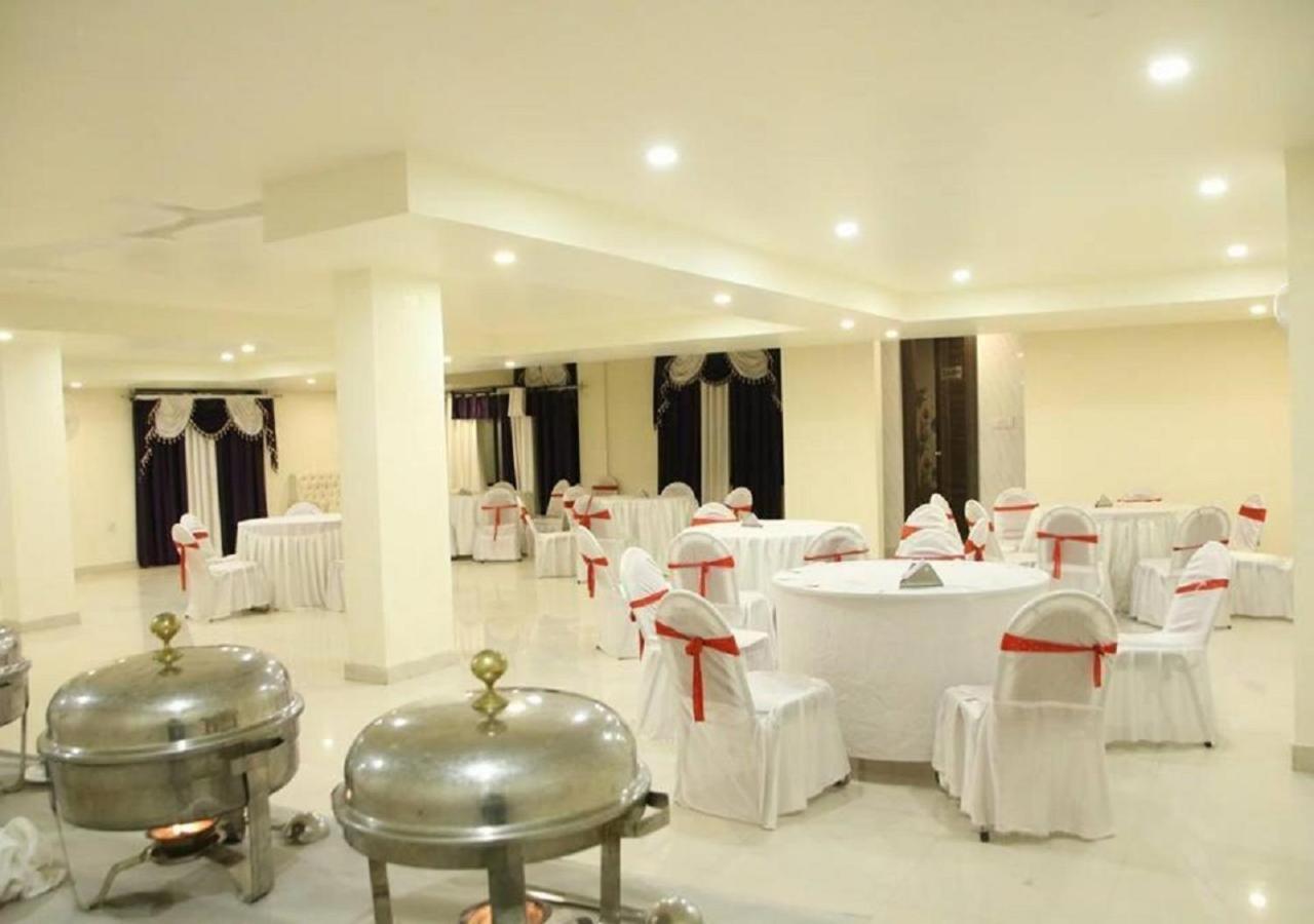 The Grand Orion Hotel Chinhat Exterior foto